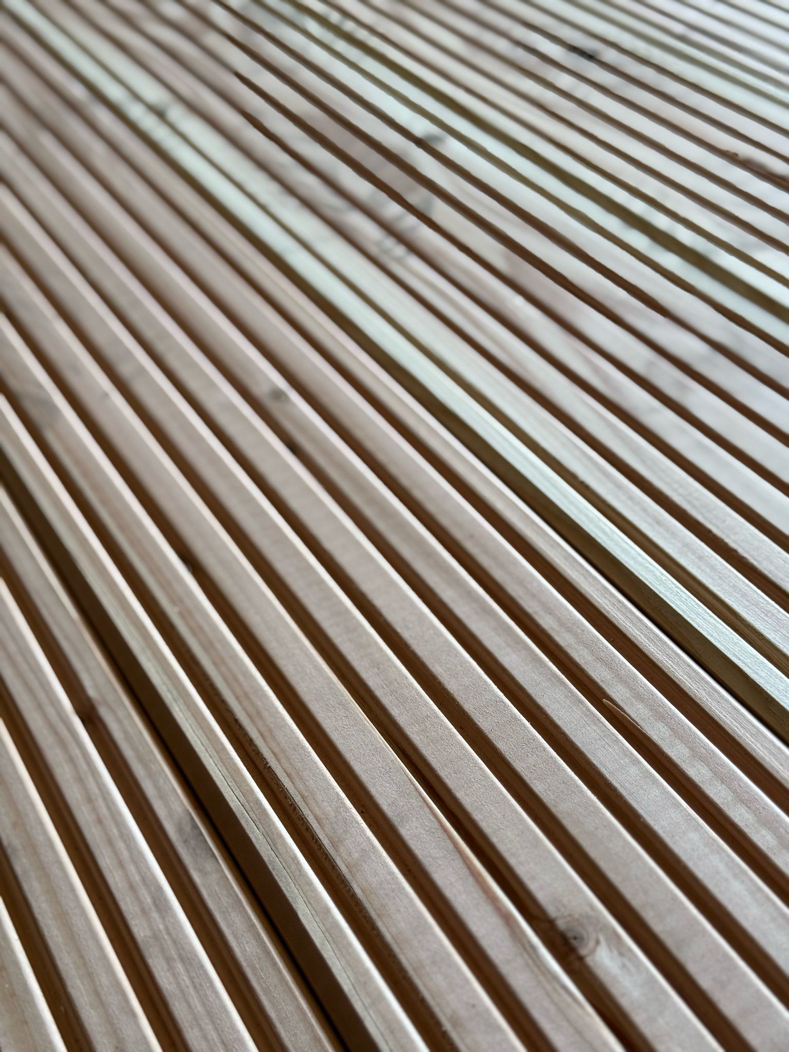 Terrassendiele Beidseitig GROB gerillt