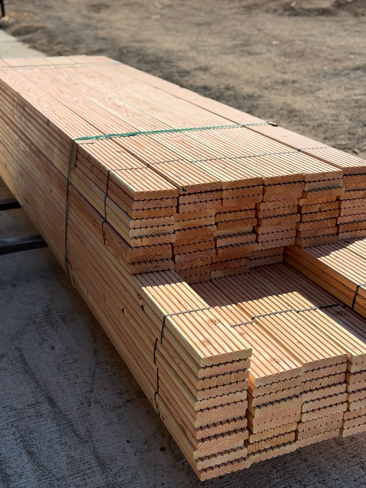 Terrassendiele Beidseitig GROB gerillt