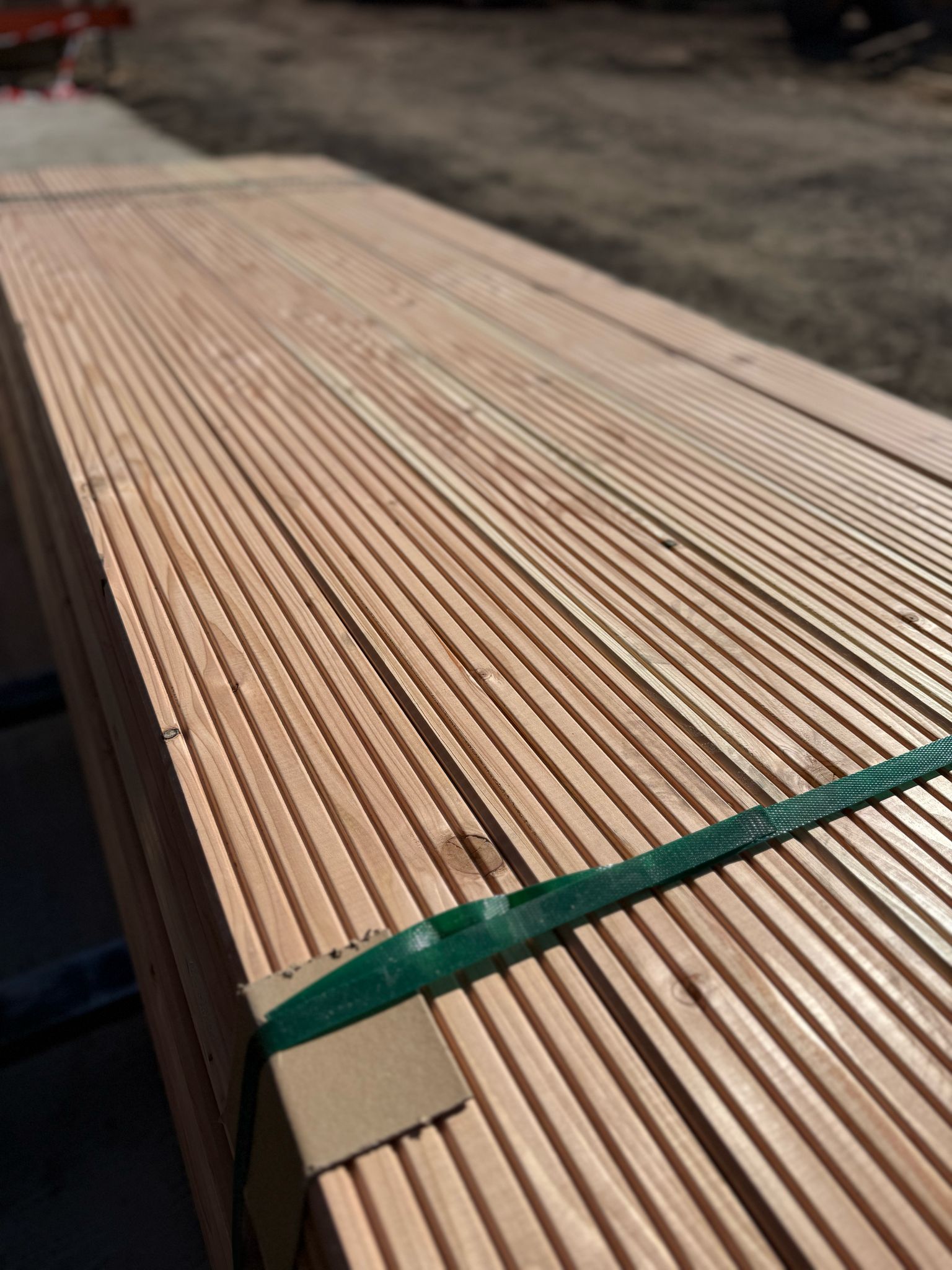 Terrassendiele Beidseitig GROB gerillt