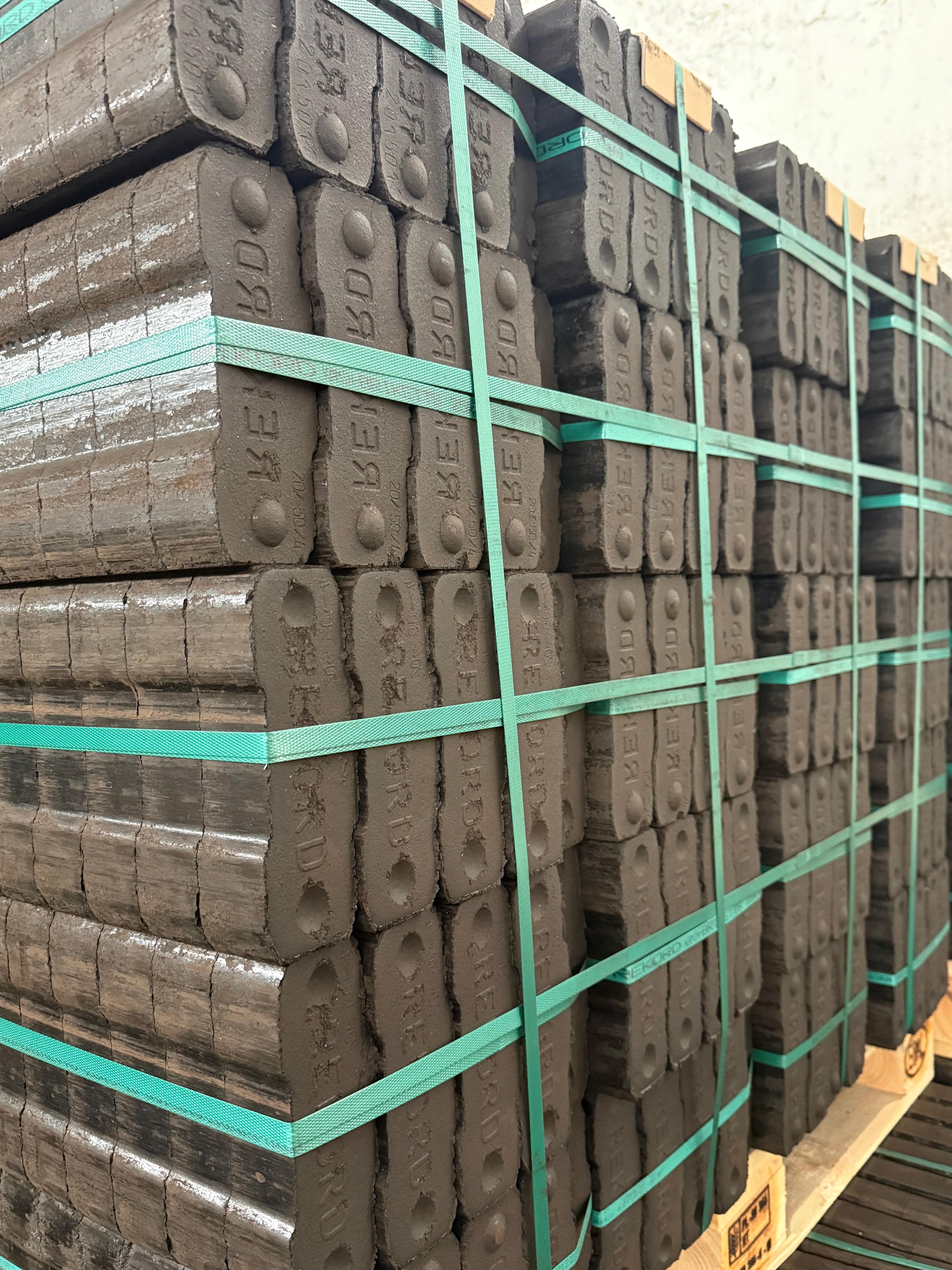 REKORD® kohle Briketts 1 Palette 1000kg a 25kg 40 Pakete