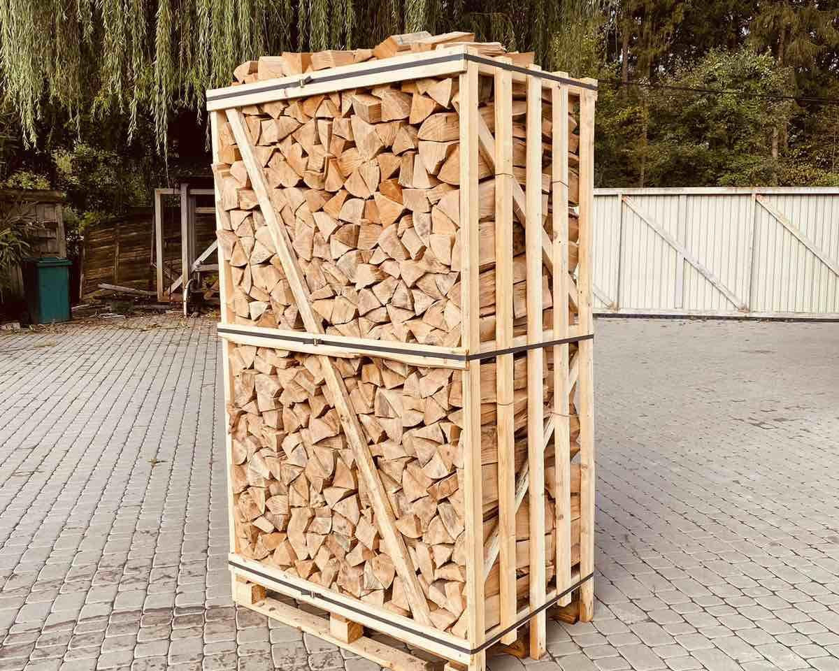 Feuerholz Buche Kammergetrocknet- gestapelt kostenloser Versand