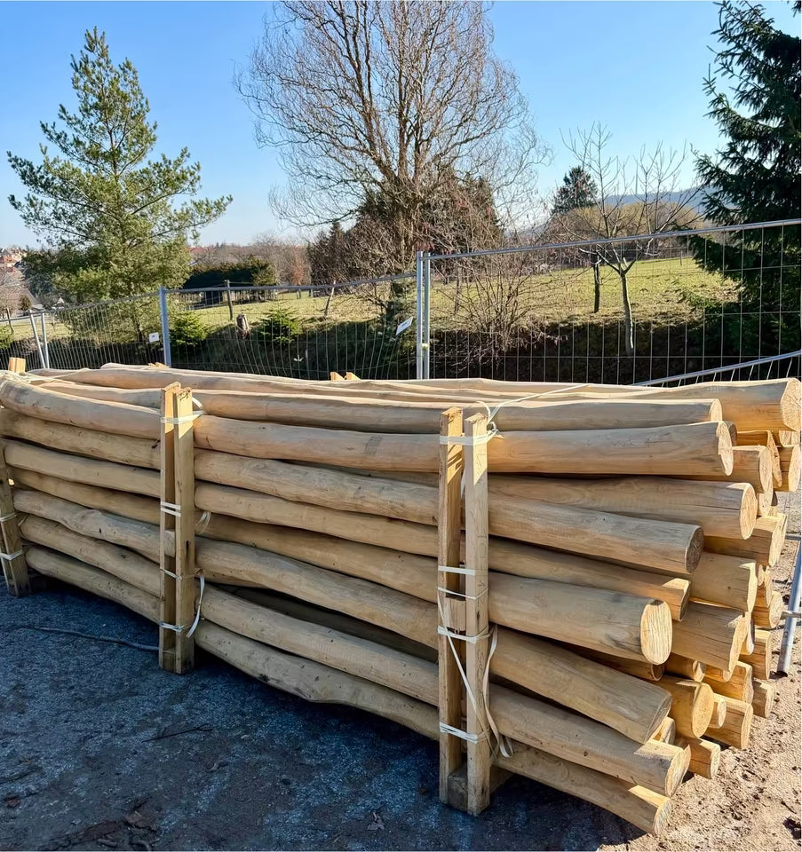 Robinienpfähle – Rundholzpfähle 4–5 m | Geschliffen & entsplintet  |  Ø10-14