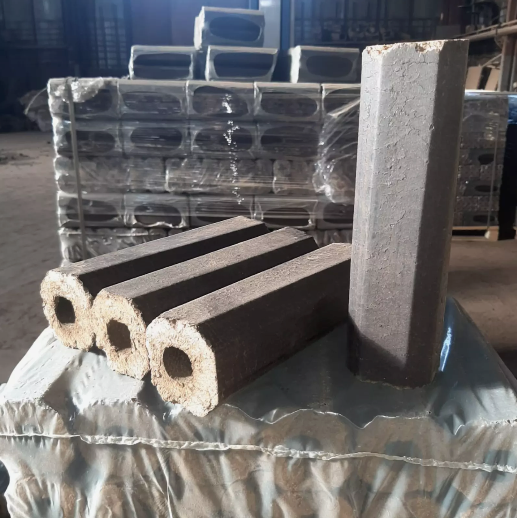Pini Kay 8 Eckige Premium Buchenholzbriketts 960kg Palette 96x10 kg inkl. Versand