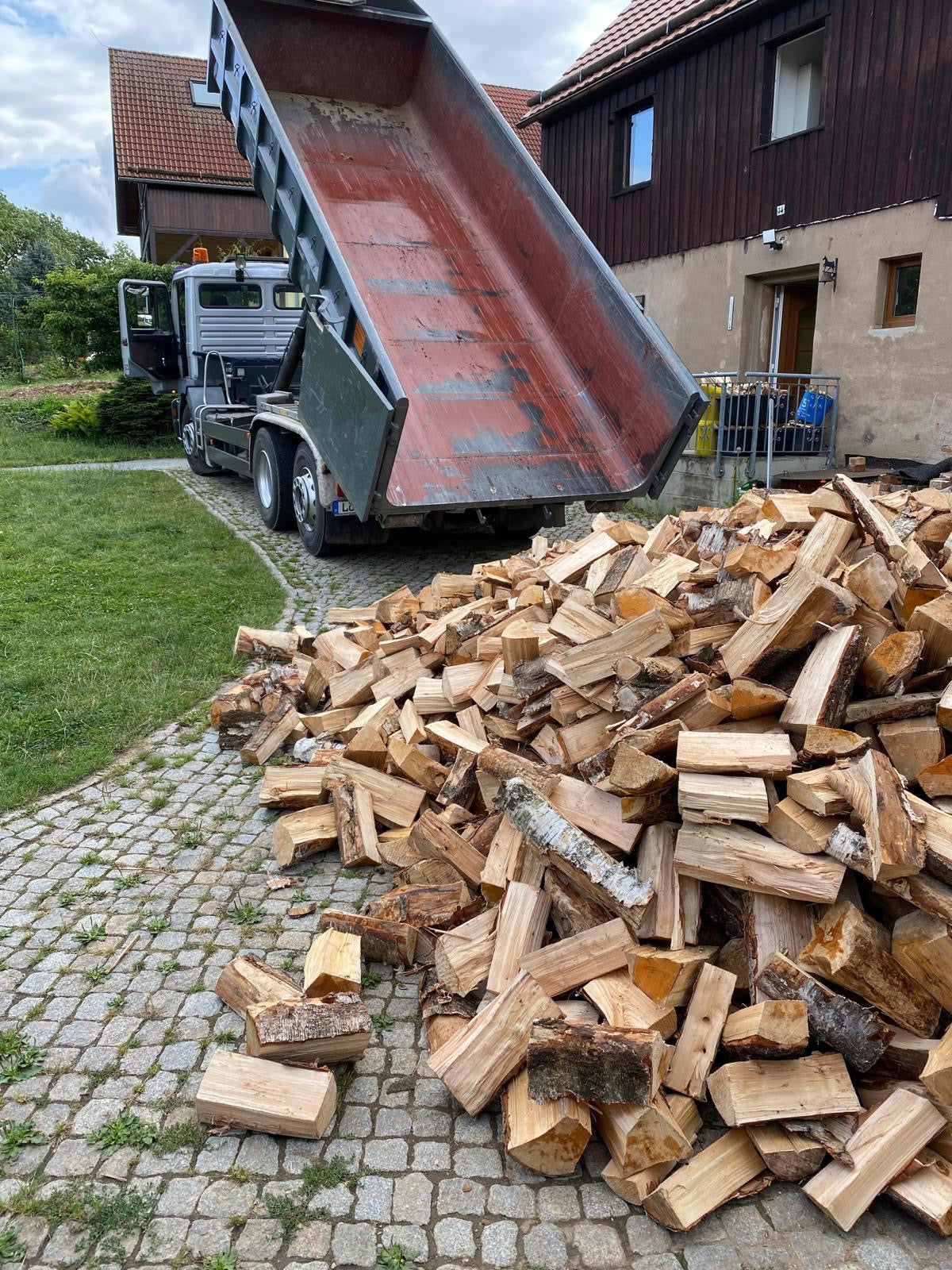 Feuerholz – lose geschüttet in verschiedenen Längen