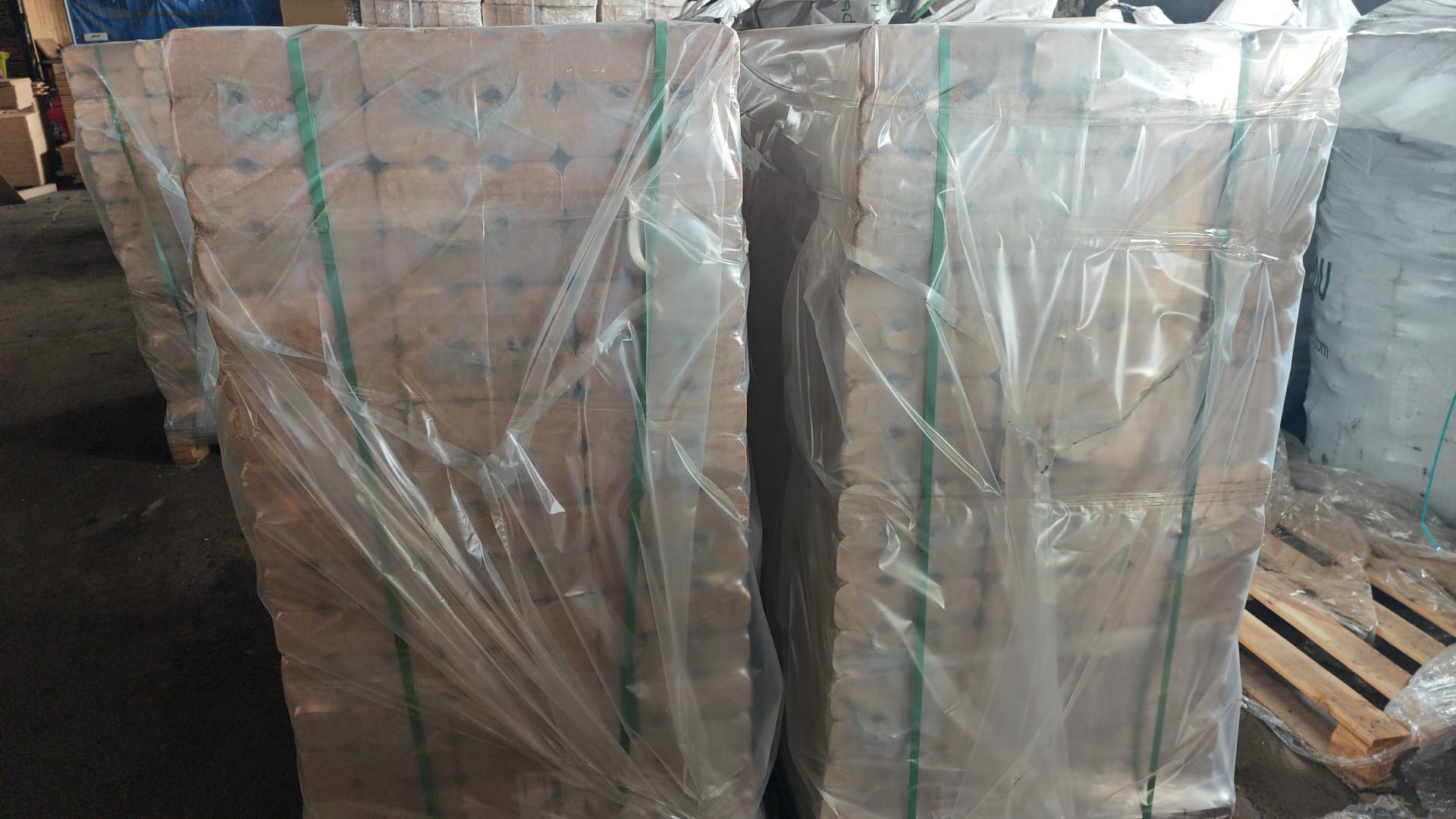 Labu Holzbriketts 960kg – ideal für Kamin, Ofen & Heizung Inkl. Lieferung Deutschlandweit